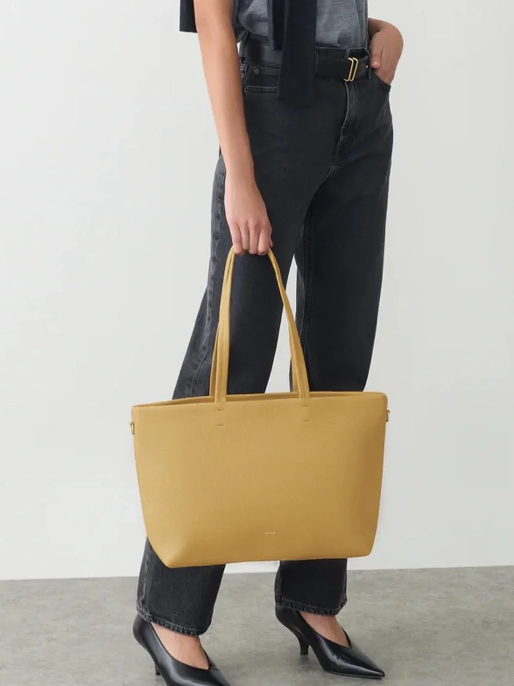 NWT Cuyana Small Easy Zipper Tote in butter